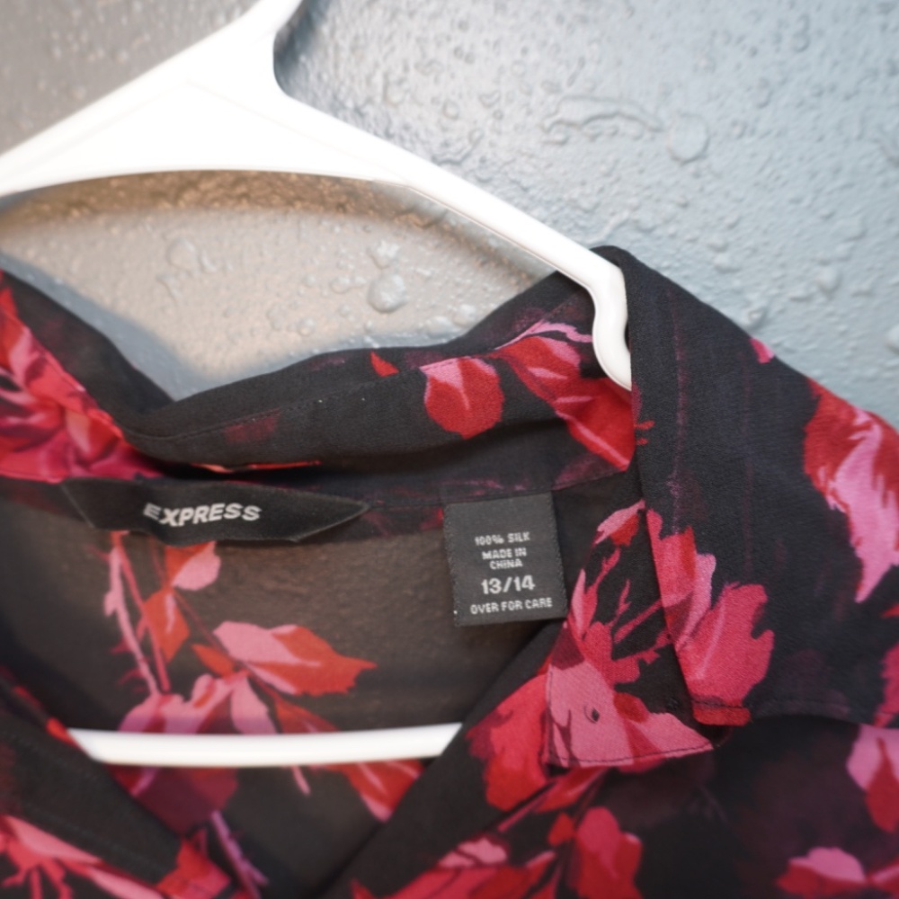 Express Women's Black Pink Red Floral Button Down Sheer Blouse Size 13/14 - Picture 4 of 5